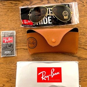 Brand new, great condition Gold Ray Ban Aviators